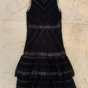 ALICE + OLIVIA - beautiful lace dress.  Super sexy, stunning!🤩🤩🤩